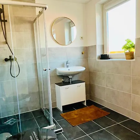 Wohlfuhl-apartment Mareiki*balkon*stellplatz*wifi* * Erfurt